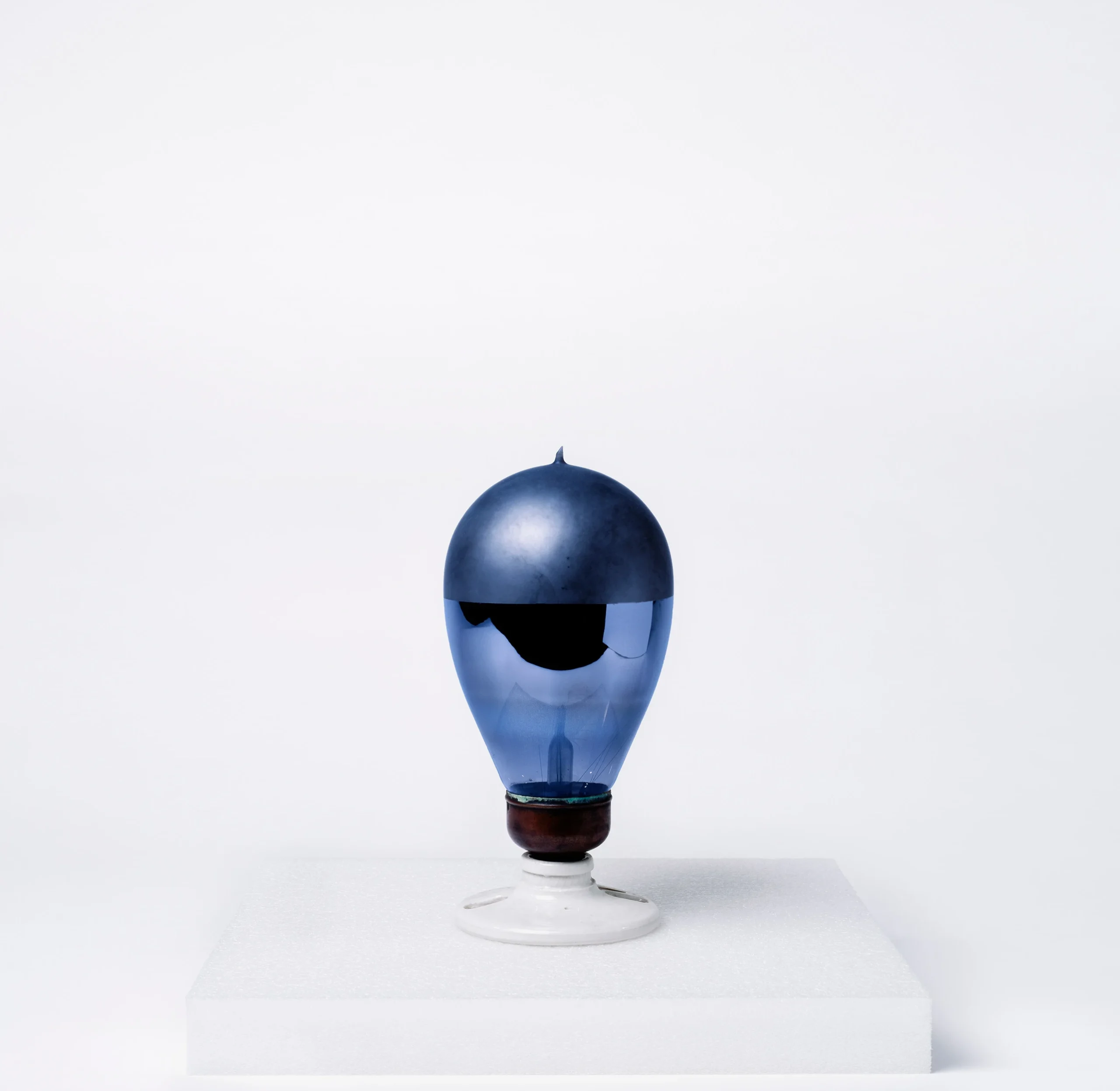 <p>Catherine Wagner<br /><em>Blue Reverie II</em>, 2025<br />Archival pigment print<br />45 x 45 inches / 114.3 x 114.3 cm<br />Edition of 3 plus 2 artist’s proofs</p>
