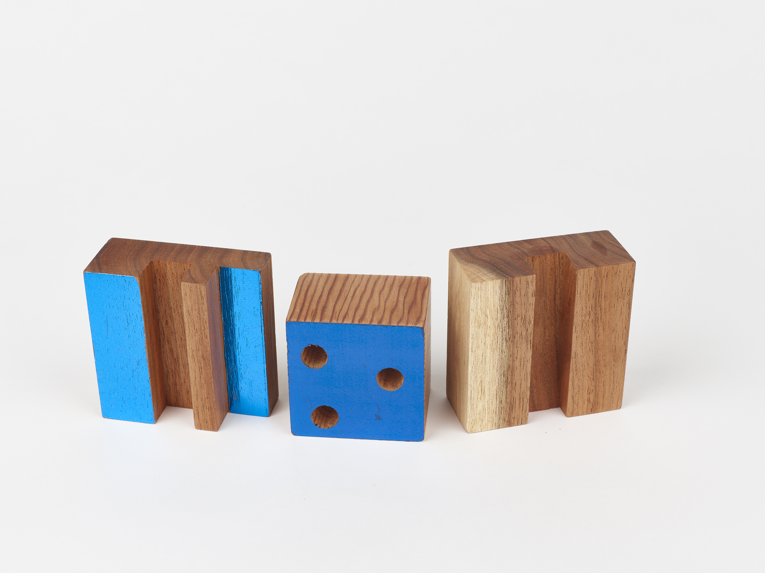 <p>Catherine Wagner<br /><em>Blue Facets VI</em>, 2025<br />Wood with blue leaf<br />2 – 5 inches / 5.1 – 12.7 cm<br />Unique</p>
