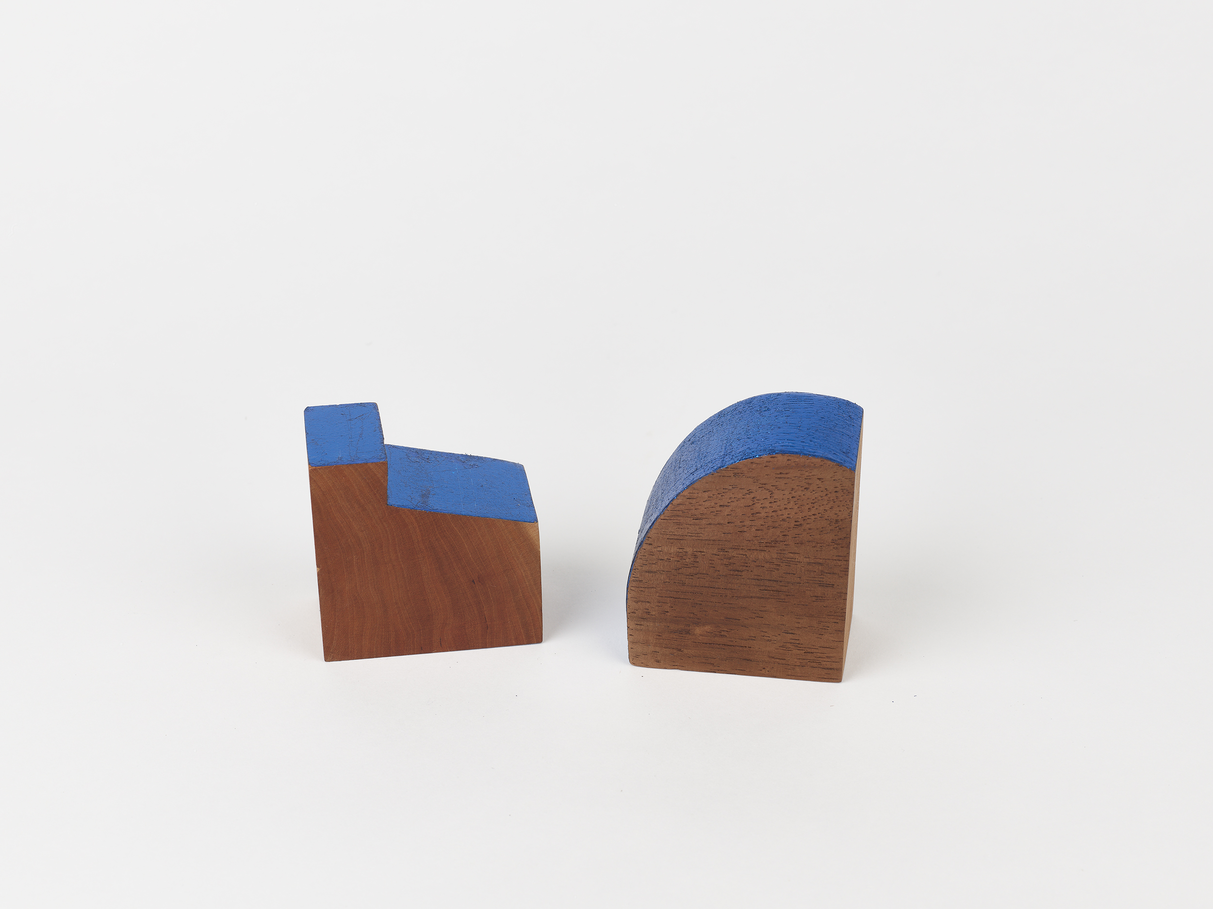 <p>Catherine Wagner<br /><em>Blue Facets V</em>, 2025<br />Wood with blue leaf<br />2 – 5 inches / 5.1 – 12.7 cm<br />Unique</p>
