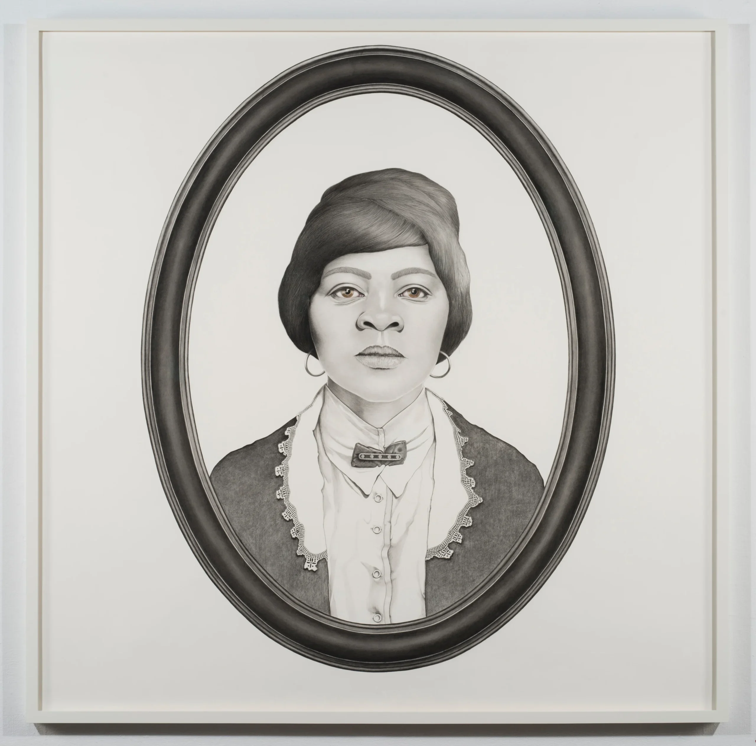 Lava Thomas<br><em>Looking Back I</em>, 2015<br>Graphite and conté pencil on paper<br>73 1/2 x 73 1/2 x 2 3/4 inches / 186.5 x 186.7 x 7 cm