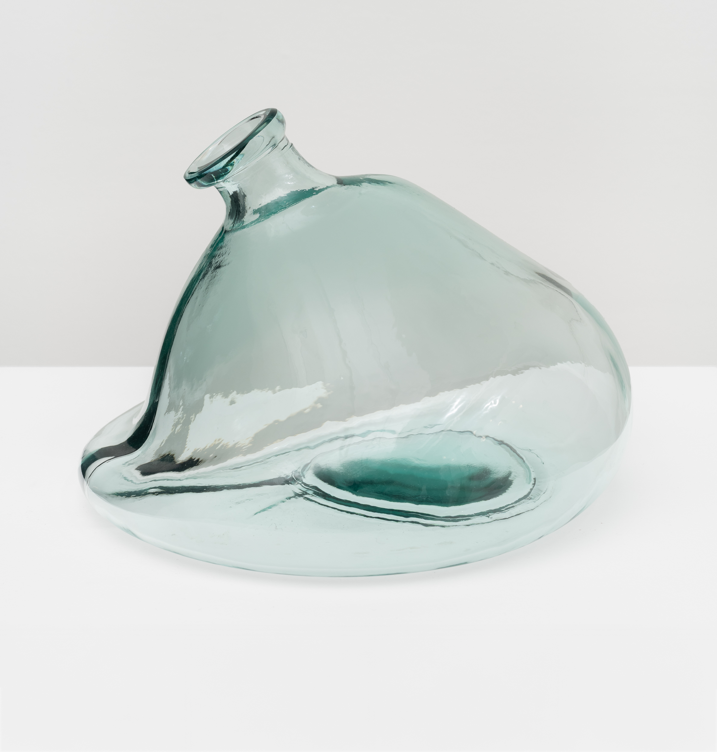 <p>Woody De Othello<br /><em>Glass bottle #2,</em> 2025<br />Glass<br />17 x 12 x 7 inches / 43.2 x 30.5 x 17.8 cm</p>

