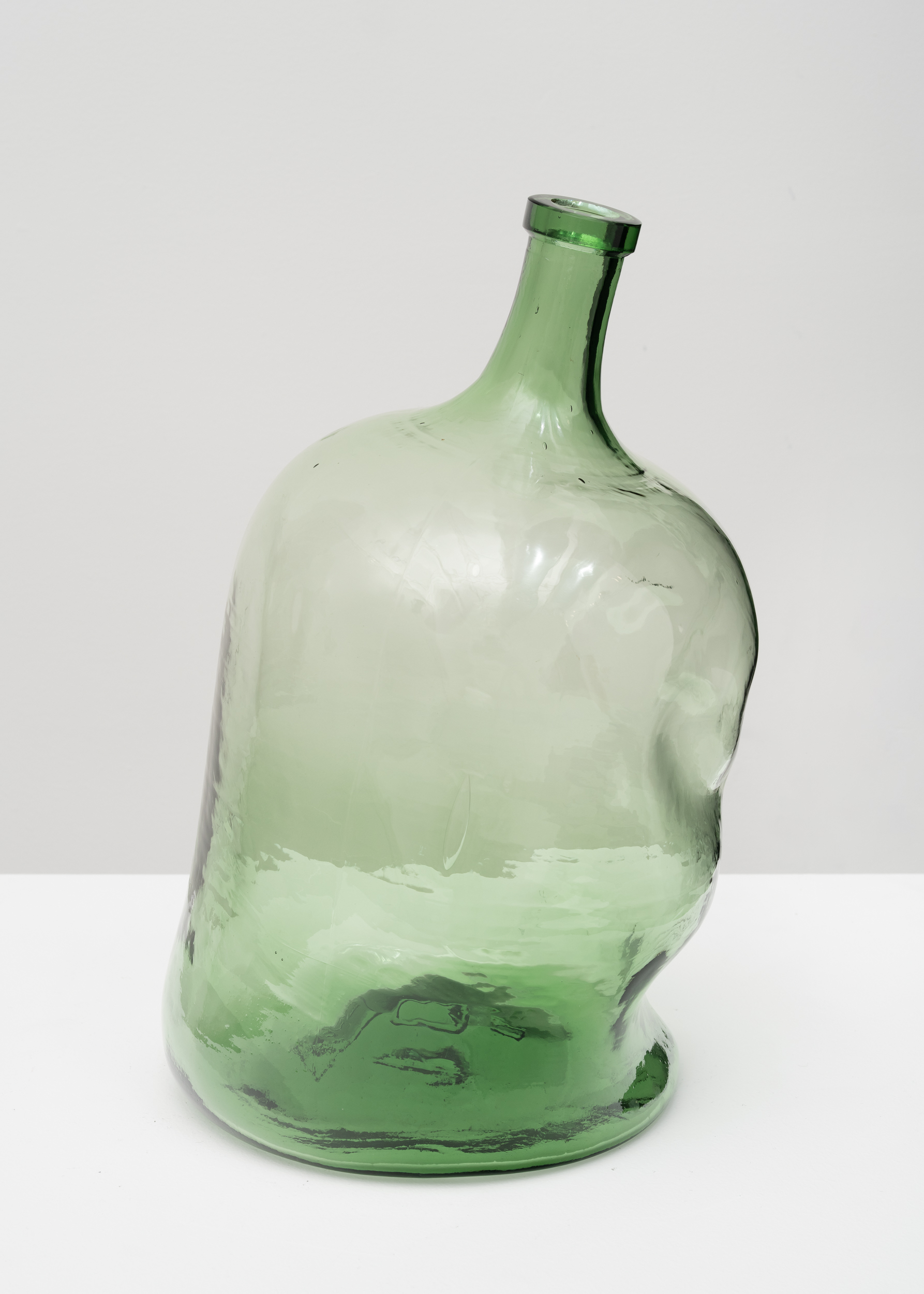 <p>Woody De Othello<br /><em>Glass bottle,</em> 2025<br />Glass<br />16 1/4 x 9 x 8 inches / 41.3 x 22.9 x 20.3 cm</p>
