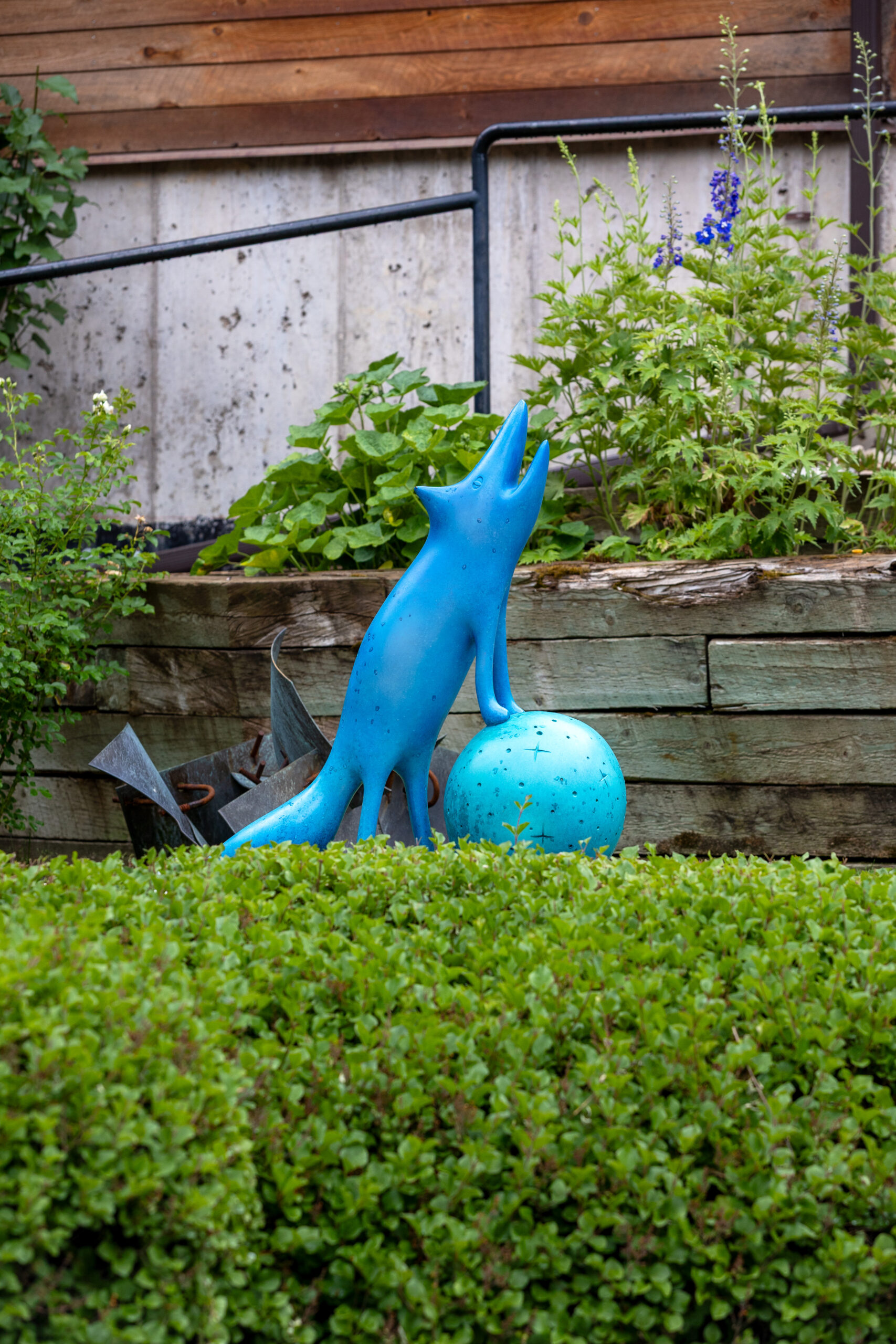 <p>Masako Miki<br /><em>Fox Delivering Messages</em>, 2026<br />Cast and patinated bronze<br />36 1/2 x 29 x 33 1/4 inches / 92.7 x 73.7 x 84.5 cm<br />Edition of 3 plus 2 artist’s proofs<br />
Installation view </p>
